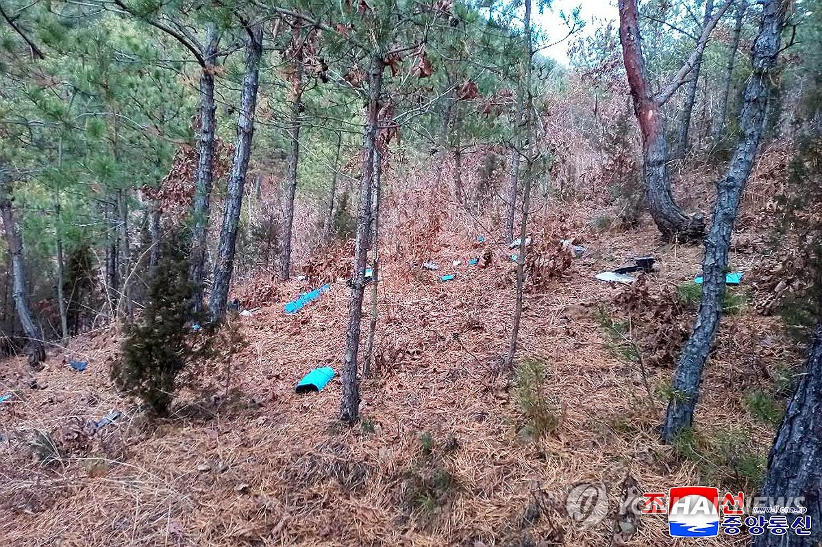 北, '평화공존' 손짓에 "덤비면 붕괴" 위협…적대 강화 예고 2 PYH2026011000430004200 P4