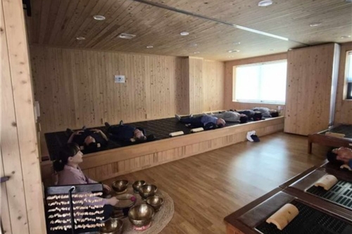 치매안심마을 주민 위한 힐링 숲속 여행 운영…충주시, 치유와 돌봄 공동체 확대 1 AKR20260619065700064 02 i