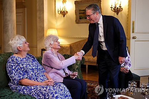 영국 강제입양 공식 사과…18만5천명 미혼모 아기, 국가가 인정한 '역사의 상처' 1 PRU20260702474301009 P2