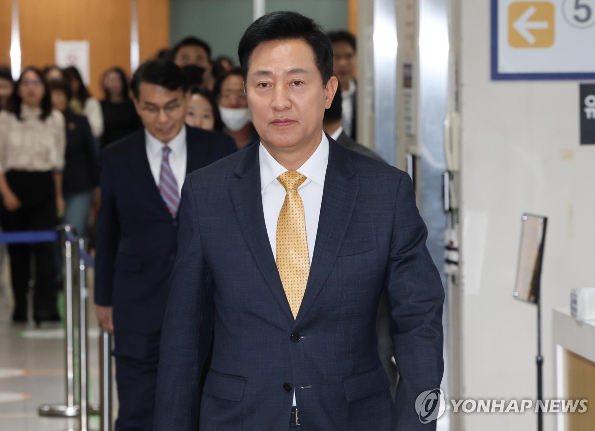 오세훈 서울시장이 지난 2일 서울 서초구 서울고등법원에서 열린 명태균 여론조사 의혹 사건 항소심 결심공판에 출석하고 있다.