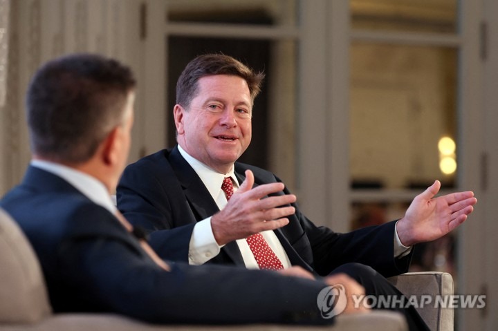 "이란, 美 고위 당국자 암살 음모 강화"…美 국가정보국장, 루비오에 경고 1 투자자 행사에서 발언하는 제이 클레이턴 미국 국가정보국장