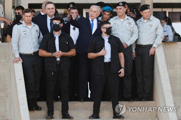 신임 장교 임관식에 함께 참석한 네타냐후 총리, 카츠 국방장관, 자미르 참모총장