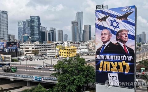 netanyahu trump billboard tel aviv yna wm