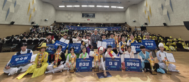 제33회 전국청소년전통문화경연대회 참가 청소년 단체사진