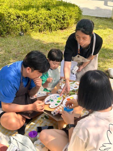 인천 서해구 ‘에코-아트 놀이터’, 3년간 주민 1271명과 생태예술 만나 1 인천 서해구 에코-아트 놀이터 생태예술교육에 참여한 가족