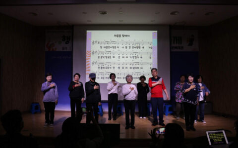 밤밭노인복지관 어르신 10명, 삶을 무대로 ‘우리에게도 처음이 있다’ 2 newswire 1045574