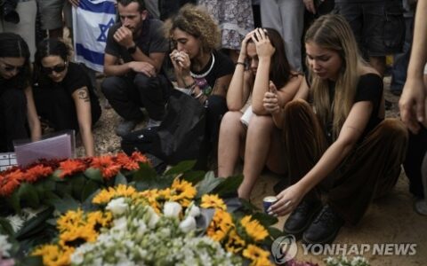 이스라엘군, 10·7 때 샤니 루크 시신 납치 가담한 하마스 대원 제거 2 yna shani louk funeral 20240519 yna wm